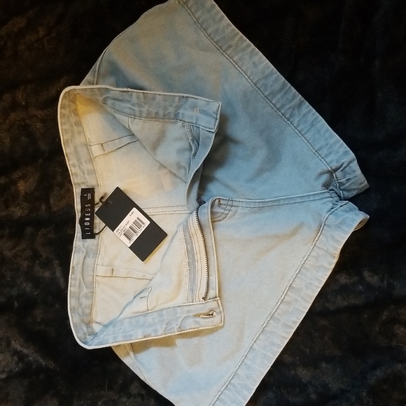 Lioness In Bloom Mini Short Light Wash BNWT - Picture 5 of 7